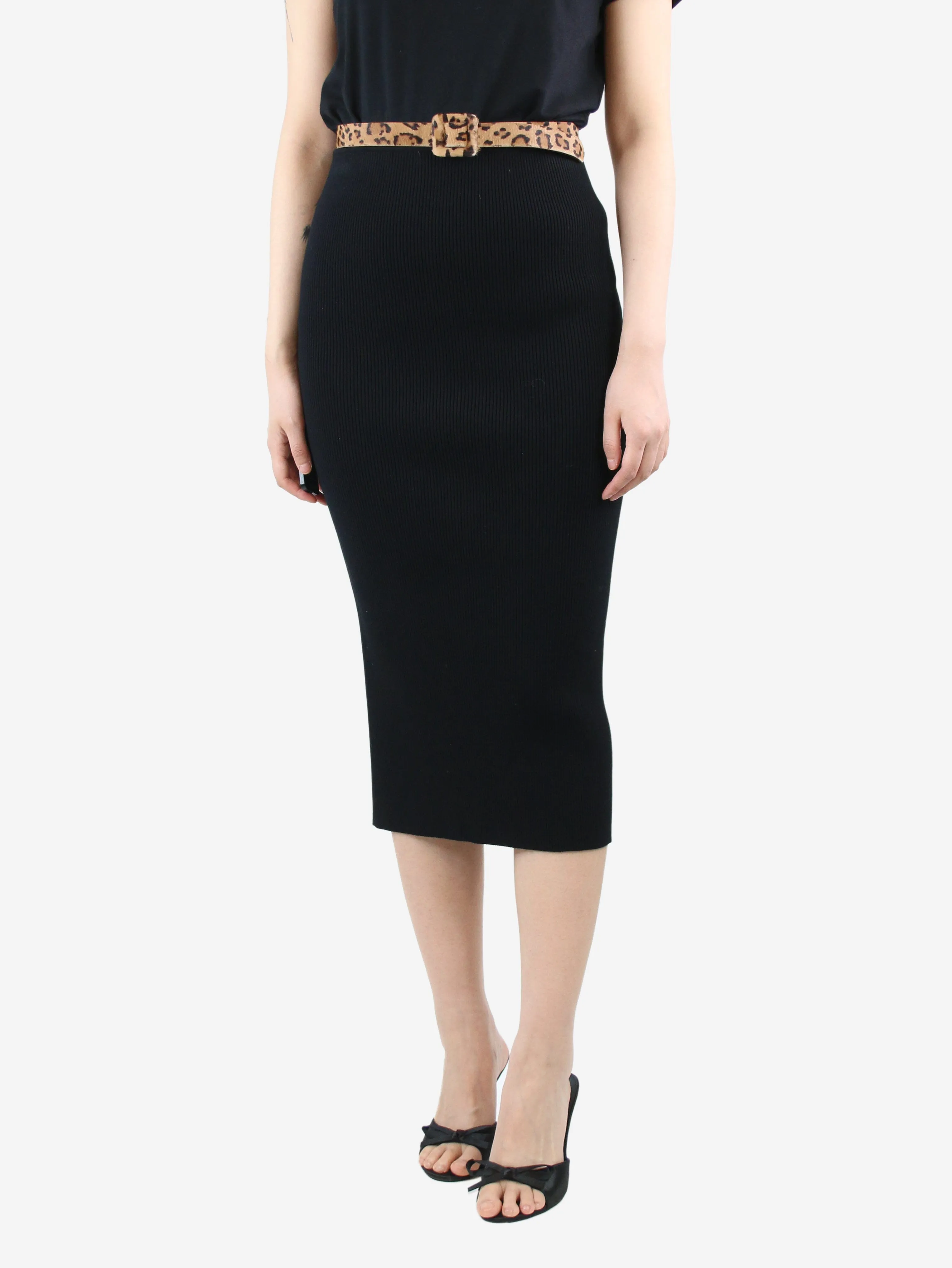 Black ribbed pencil skirt - size M