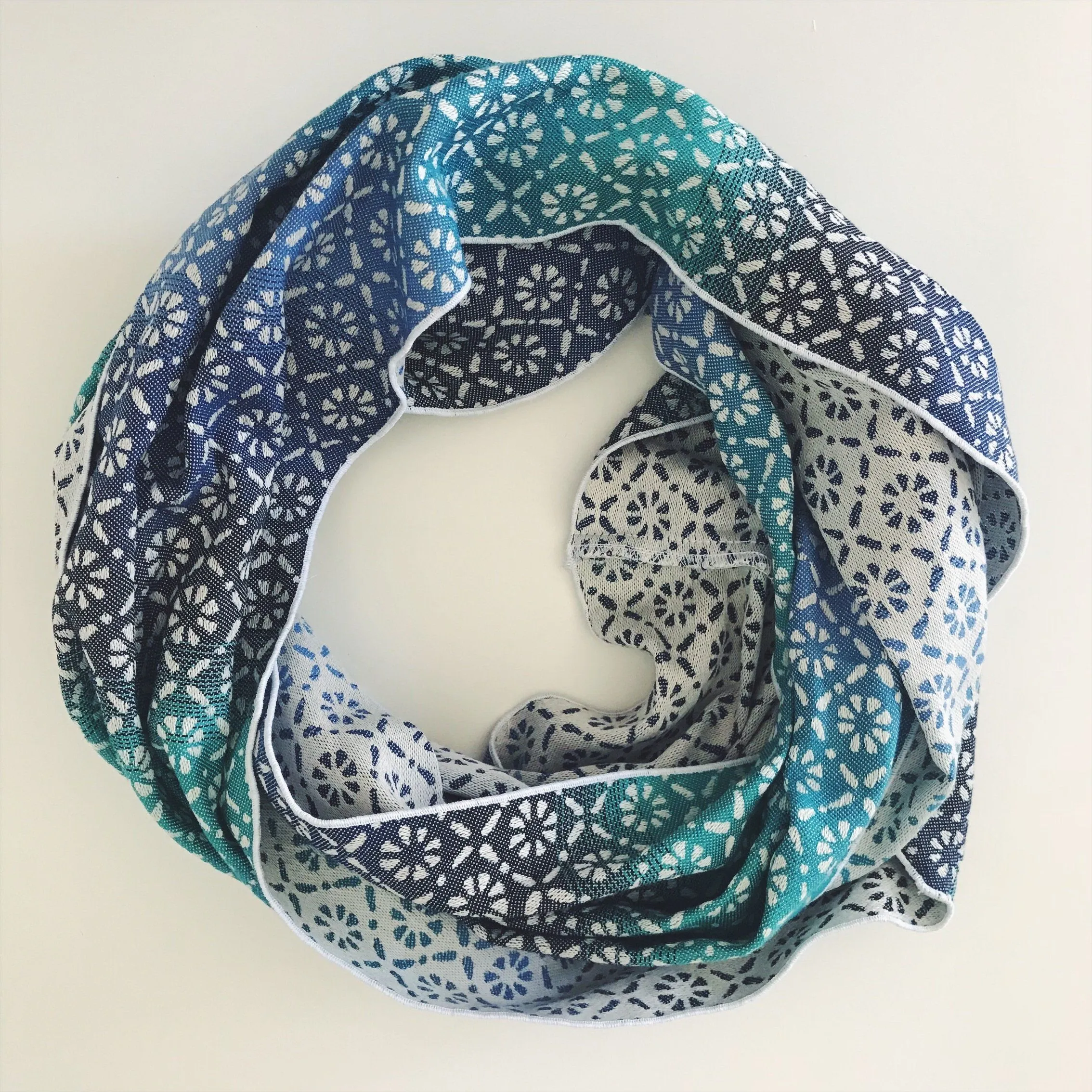 Excluisve Tekhni Oceania Chloris Infinity Scarf